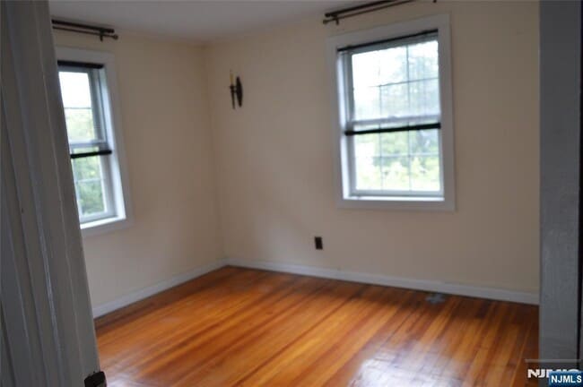 Building Photo - 112 Tenafly Rd