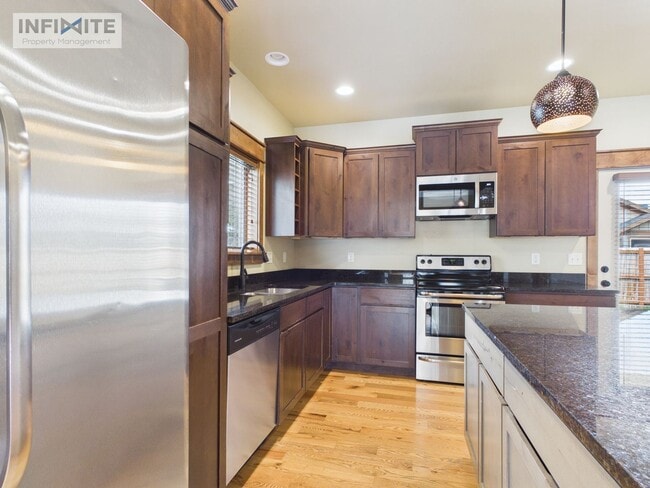 Building Photo - 4 Bedroom Home with Spacious Yard