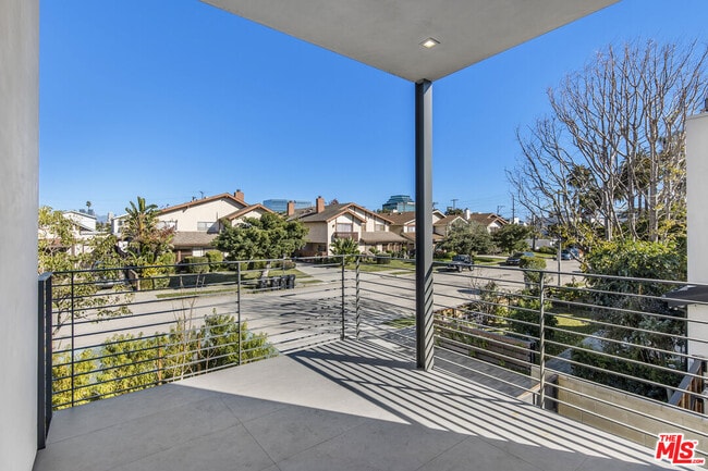 Building Photo - 2019 Barry Ave