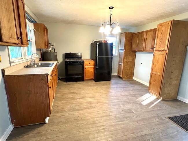 Building Photo - 117 Williams St