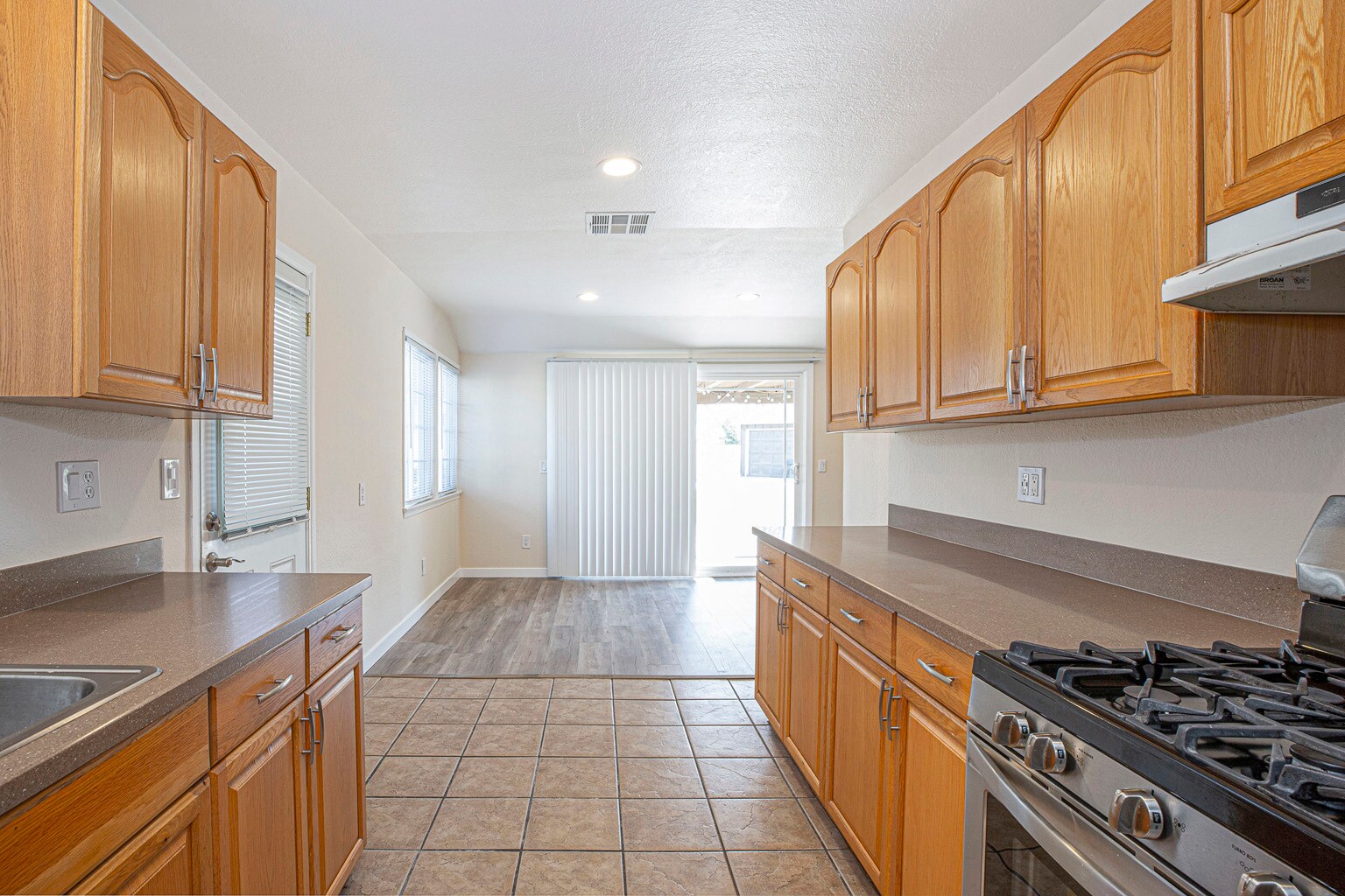 Building Photo - 7820 Lasaine Ave