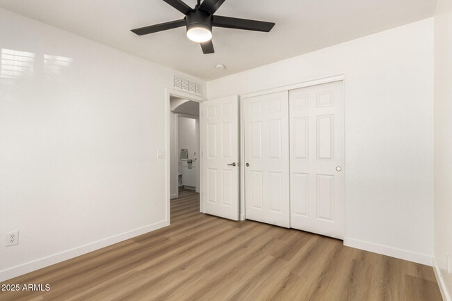 Building Photo - 479 E Dragon Springs Dr