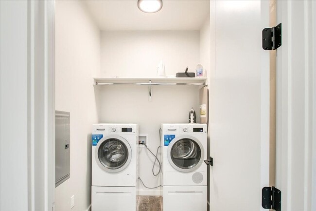 Building Photo - Absolutely! This home offers the perfect blend of luxury, convenience, and comfort.