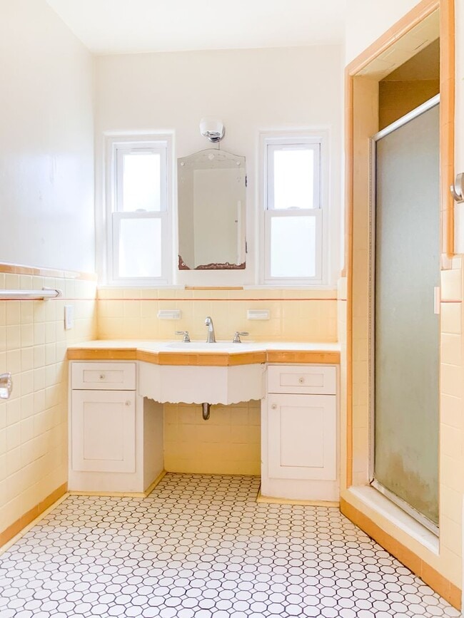 Building Photo - Gorgeous & Updated 3 bed Storybook Spanish House in Silverlake w/Views!