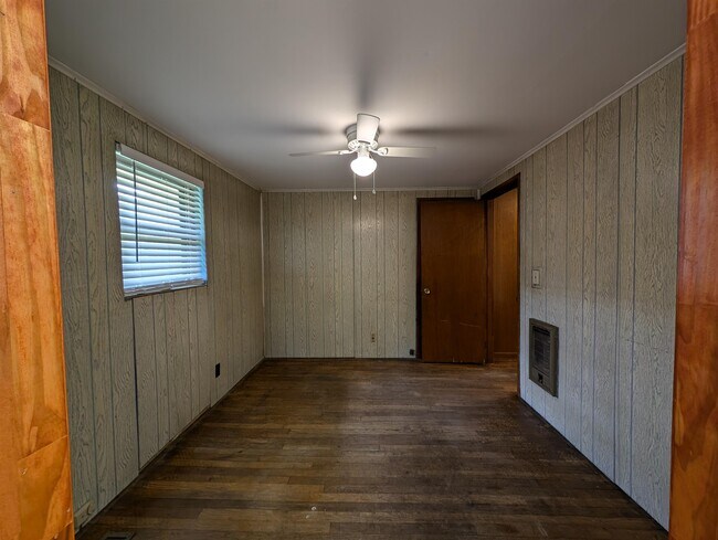 Building Photo - 210 Columbian Ave