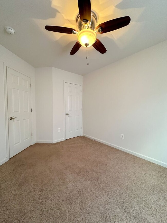 Building Photo - Sycomore Square Town House 3bed/2.5baths