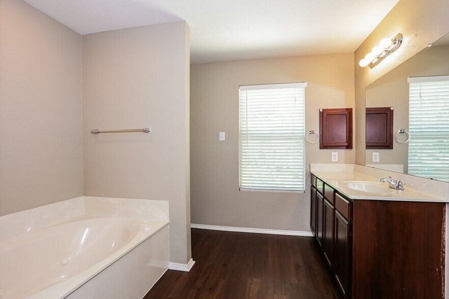 Building Photo - 2732 Maegen Cir