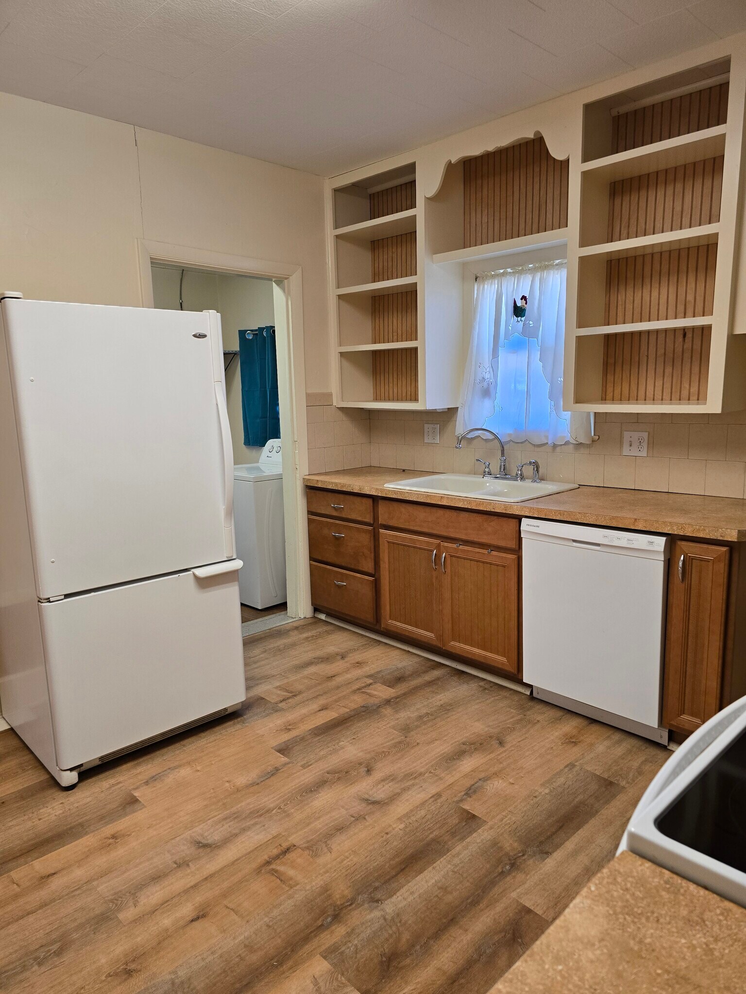 Kitchen_02 - 607 Harrison Ave