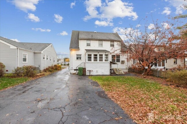 Building Photo - 37 Ireland Ave