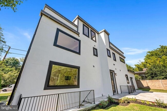 Building Photo - 5805 Massachusetts Ave