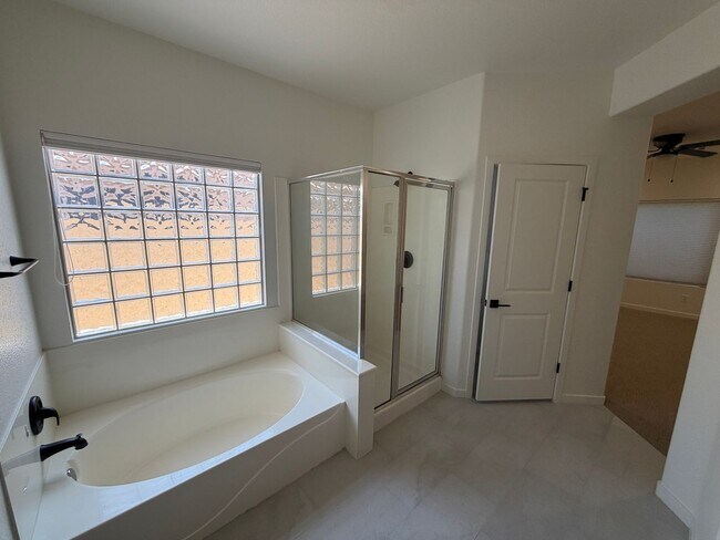 Building Photo - Beautifully Remodeled North Peoria Home 3 Bedroom 2 Bath Plus Office