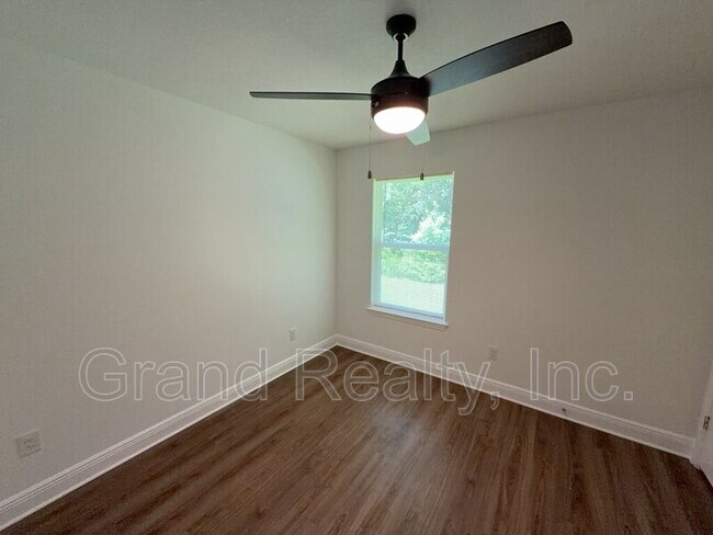 Building Photo - 5098 Bruner St