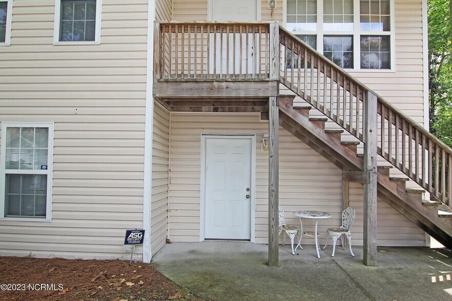 Building Photo - 4316 McClelland Dr
