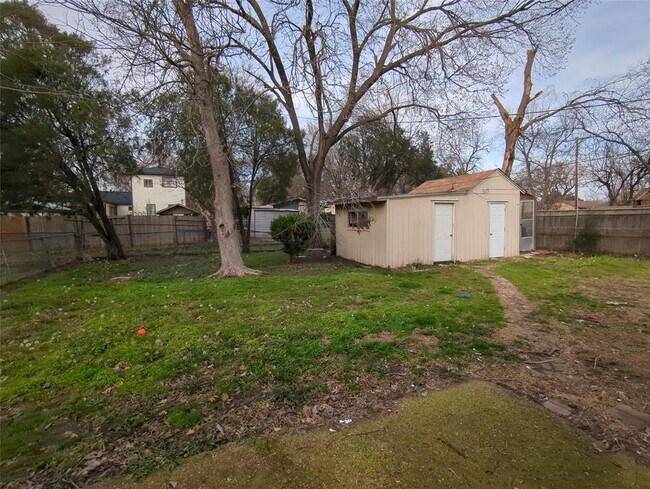 Building Photo - 1449 Nash St