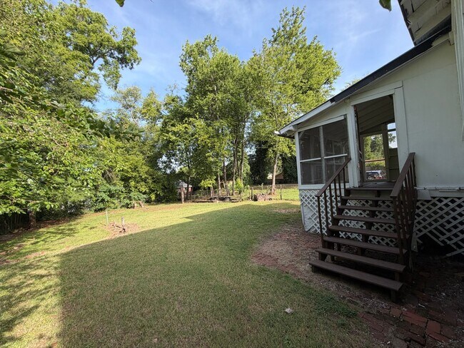 Building Photo - 918 Darlington Way SW
