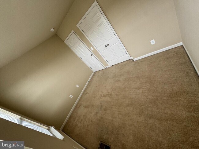 Building Photo - 105 Domino Ct