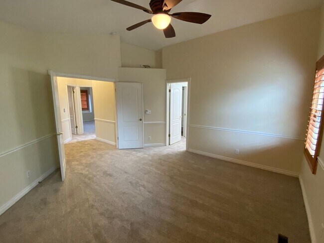 Building Photo - 4 Bed 2 1/2 Bath Home in Sandy