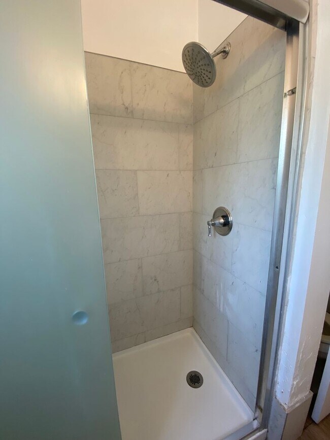 Building Photo - 2 Bedroom/1 Bathroom - Isla Vista