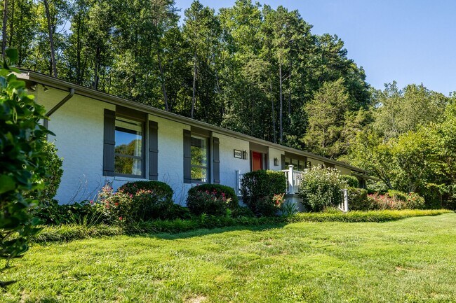 Building Photo - 10030 Tan Rara Dr