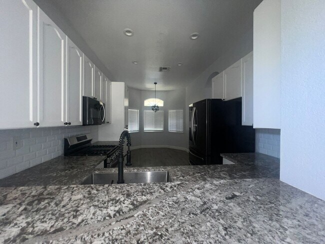Building Photo - 9193 Rizes Way