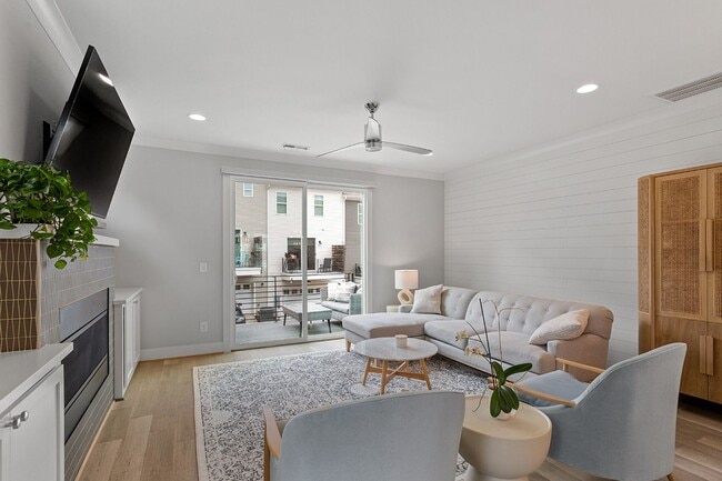 Building Photo - Stunning 3BD, 3.5BA Raleigh Townhome on a ...