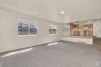 Building Photo - Amazing 4 Bed - 3.5 Bath, Pet-Friendly Lay...