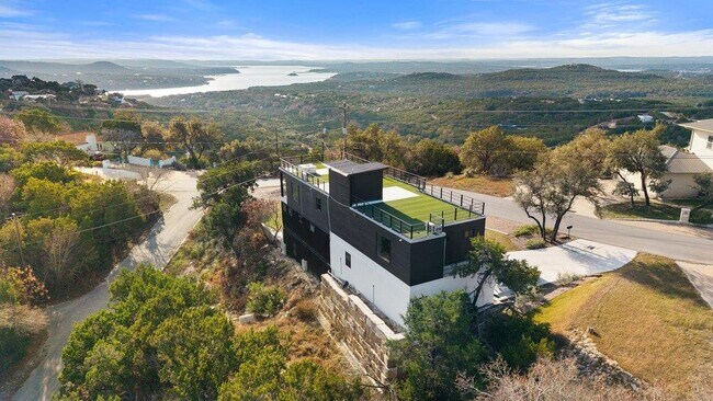 Building Photo - 8610 Grandview Dr