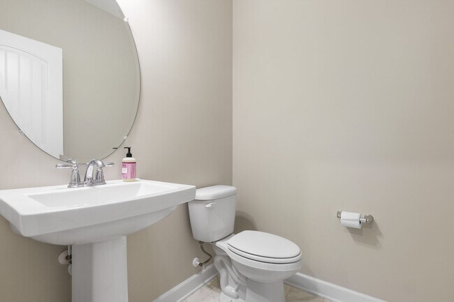 Building Photo - Elegant Home in Oyster Landing