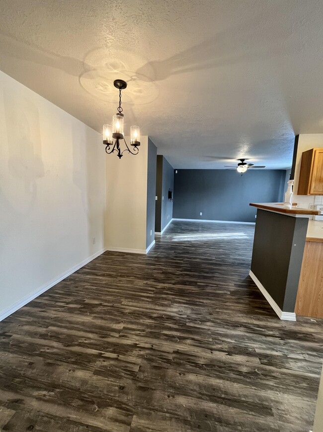 Building Photo - 950 Gregory Ln