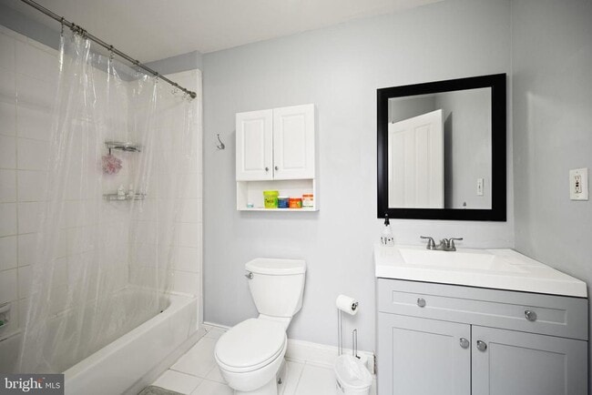 Building Photo - 517 S Ellwood Ave