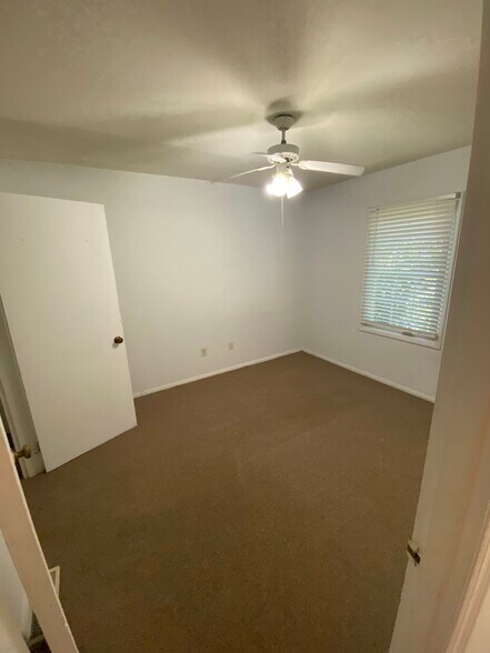 Bedroom 1 - upstairs - 806 College Ave