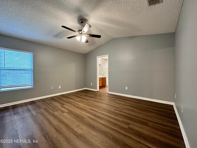 Building Photo - 8705 Star Leaf Rd N