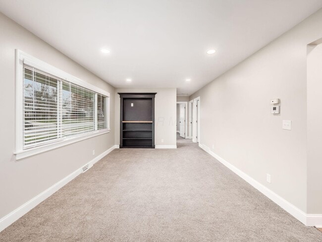 Building Photo - 2475 Swansea Rd