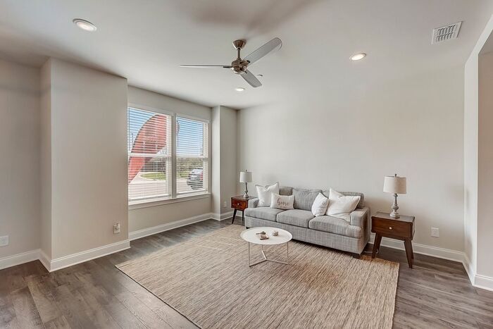 Building Photo - 1001 Lifford Ln