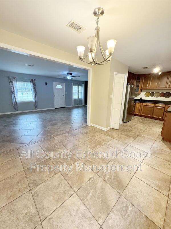 Building Photo - 506 Trenton St