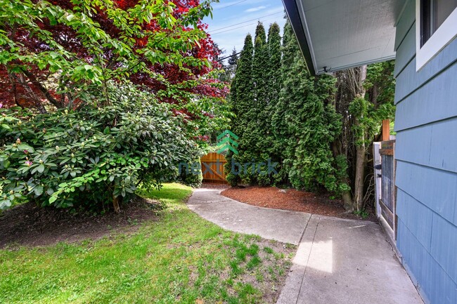 Building Photo - Charming 3-Bed, 2-Bath Remodeled Home in P...
