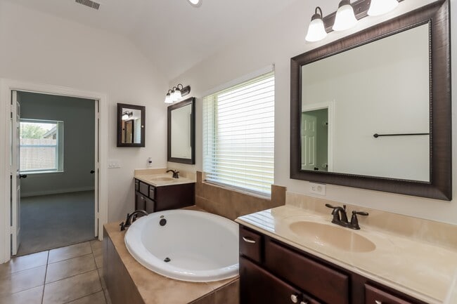 Building Photo - 210 Terrace Creek Ct