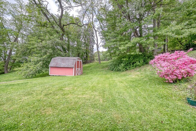 Building Photo - PRIME LOCATION Beautiful Home 1 Mile from ...
