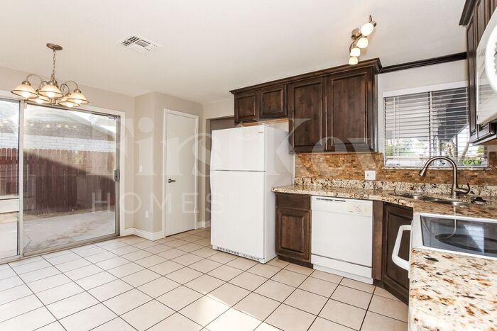 Building Photo - 5627 W Sunnyslope Ln