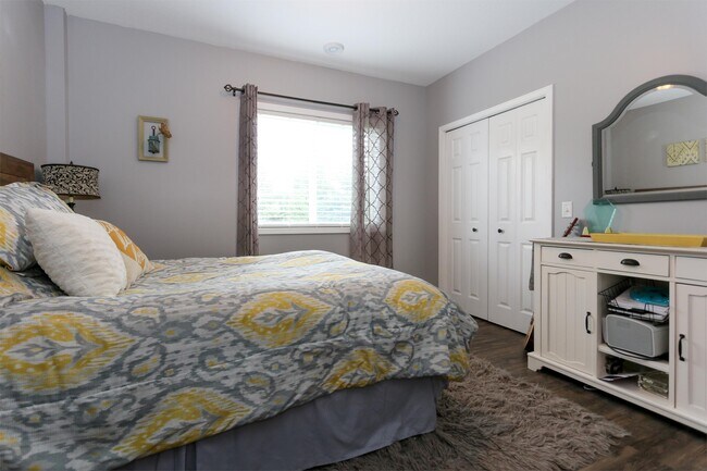 Building Photo - 1715 Fox Run