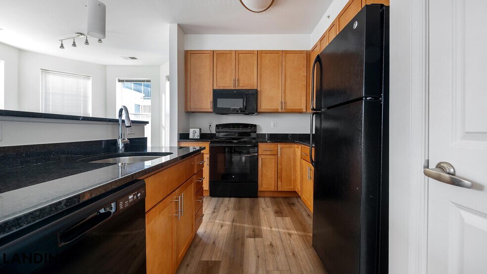 Building Photo - 909 Mansion Dr
