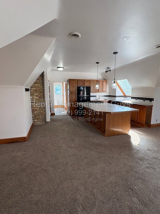 Building Photo - 2647 Girard Ave S