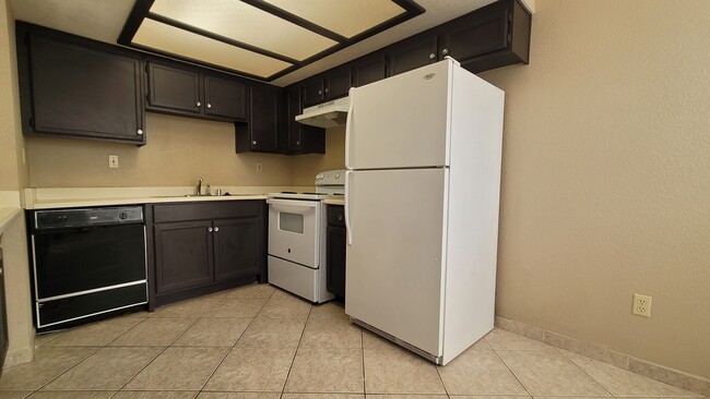 Building Photo - Affordable, Beauty, and Spacious 2Bed 2Bat...