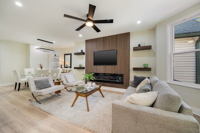 Building Photo - 4143 N Drake Ave