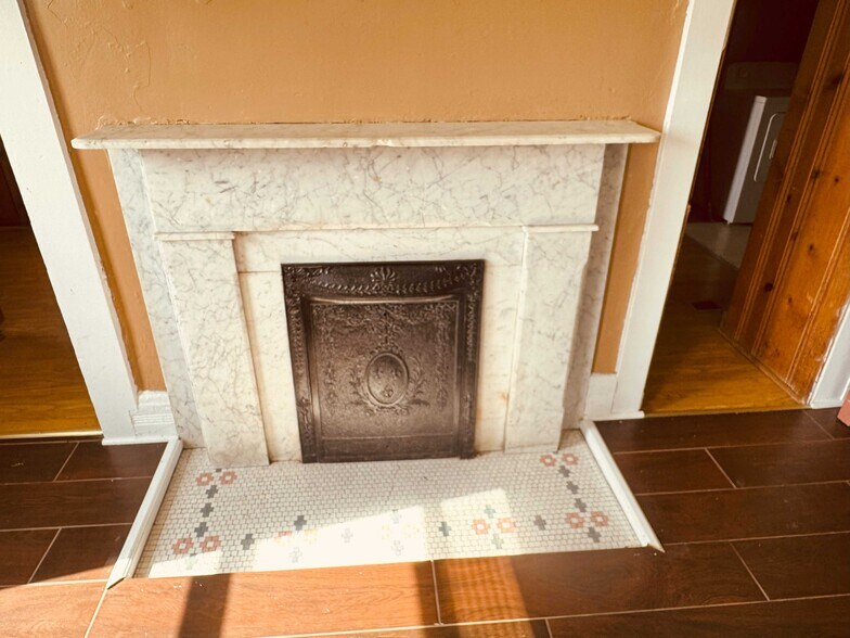 Dining Room details - 328 W High St