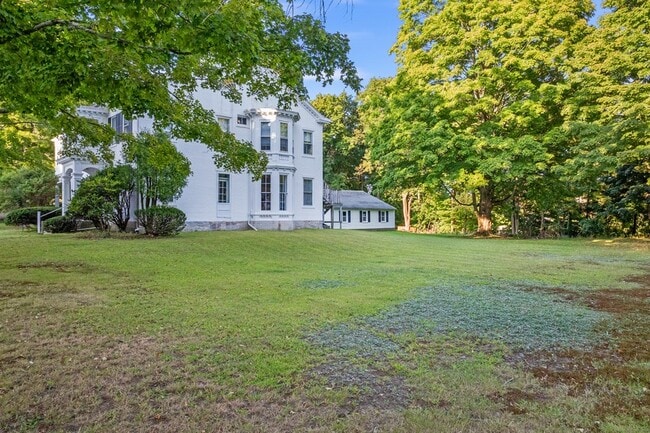 Building Photo - 161 Broadway