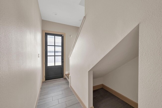 Building Photo - 9551 Neuens Rd