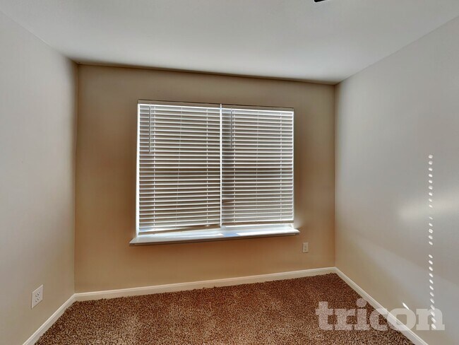 Building Photo - 837 Mallorie Ln