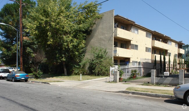 Primary Photo - 271 Parke St