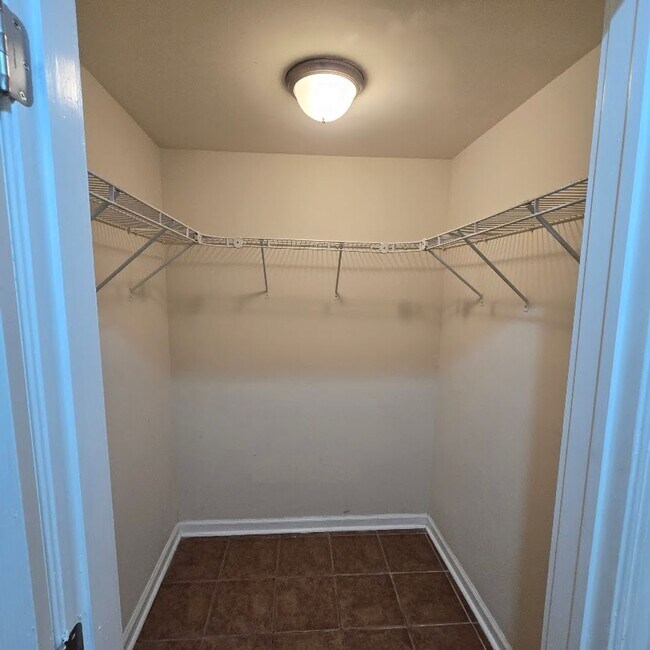 Building Photo - Make this your home today! Come rent with ...